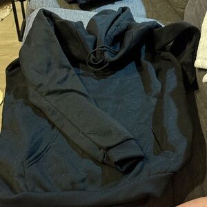 Black Pullover Hoodie - Classic Cozy Style